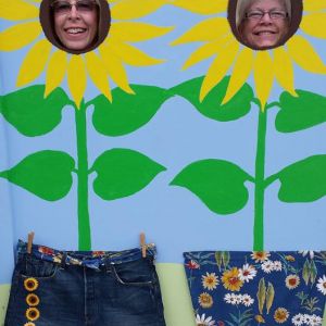 sunflower photo stand